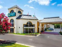 Quality Inn Fort Mill Near Carowinds Blvd - parking