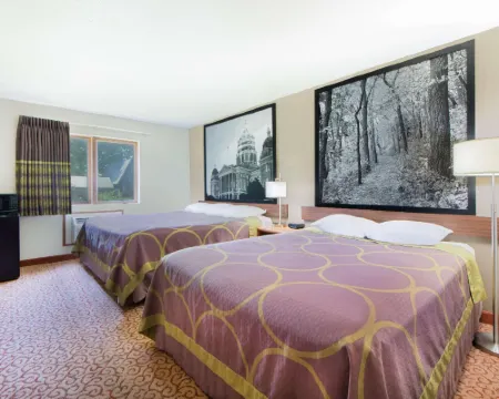 Super 8 by Wyndham Pella Hotels in Pella