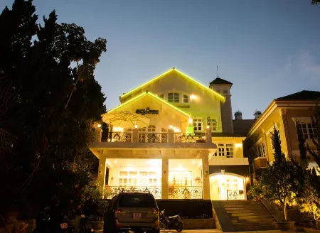 Hoa Sen Vang Hotel Dalat