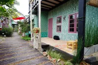 Katom Satu Hotel a Photharam