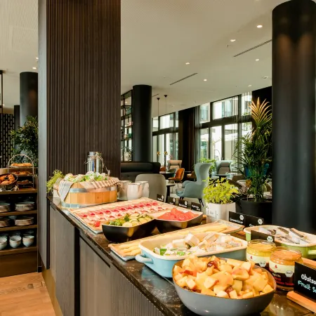 Motel One Köln-Messe Отели рядом с достопримечательностью «Станция метро Stegerwaldsiedlung»