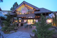 Redwood Hyperion Suites