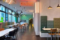 Meininger Hotel Berlin Hauptbahnhof - baignoire