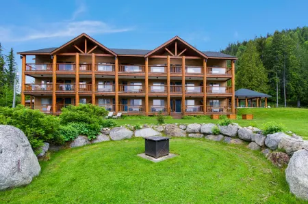 Kootenay Lakeview Resort , BW Signature Collection Отели рядом с достопримечательностью «Саншайн Бэй Риджинал Парк - Саншайн Бэй Портен»