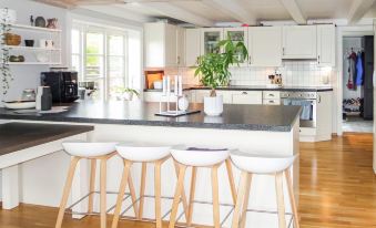 Nice Home in Valevåg with 4 Bedrooms and Wifi