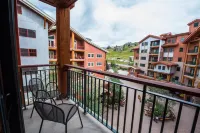 The Lodge at Mountaineer Square - Mountain view