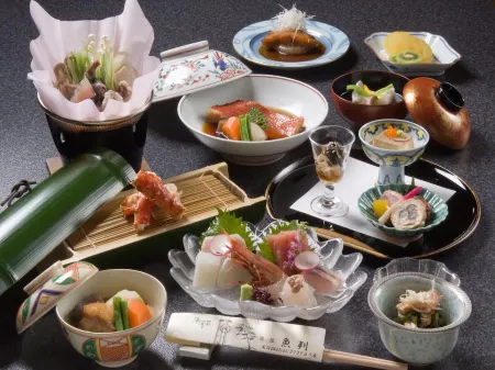 Yugawara Onsen Ryokan Uohan Отели рядом с достопримечательностью «Nishimura Kyotaro Memorial»