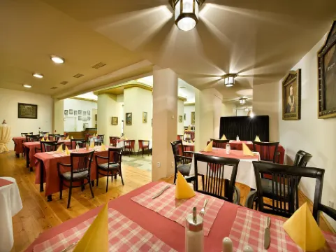 EA Hotel Rokoko Отели рядом с достопримечательностью «Староместская площадь»