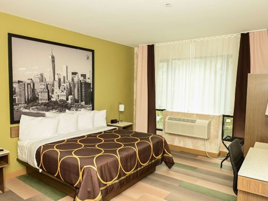 Super 8 by Wyndham Bronx Near Botanical Garden
