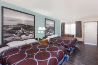 Super 8 by Wyndham El Cajon/San Diego Hotels in Santee
