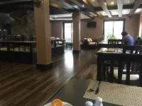 Gyelsa Boutique - Pet friendly