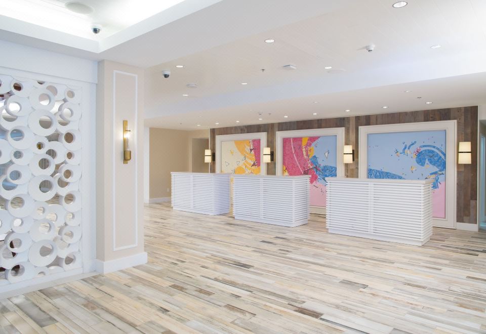 워윅 파라다이스 아일랜드의 아름다운 해변과 풀장 전경