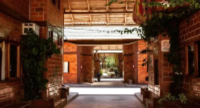 荷利康尼亞斯旅館