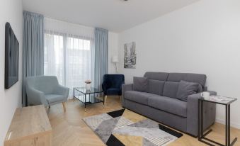 One Bedroom Apartment Okrzei by Renters