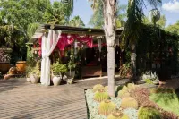 The Art Guesthouse Hotels in der Nähe von Pumba Signs
