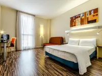 Hotel Yit Ciudad de Zaragoza Hotels near Roman Forum