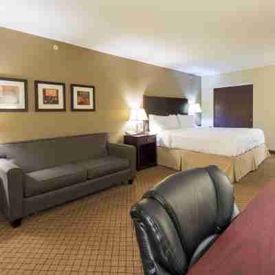 Holiday Inn & Suites Kamloops Rooms