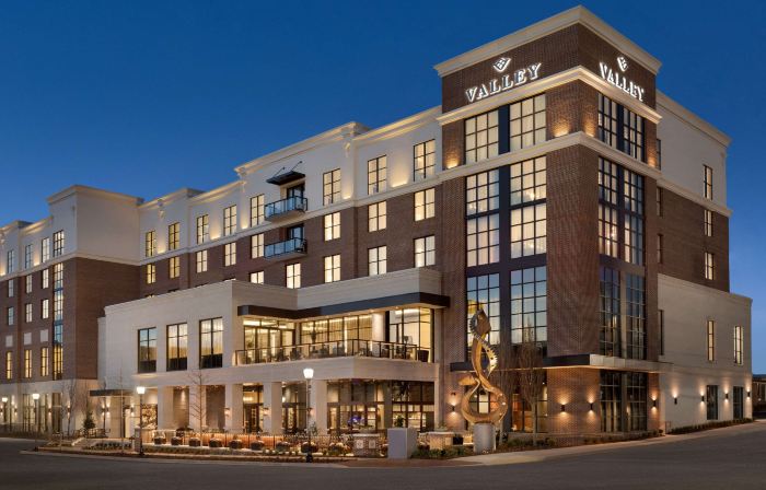 Valley Hotel Homewood Birmingham, Curio Collection by Hilton