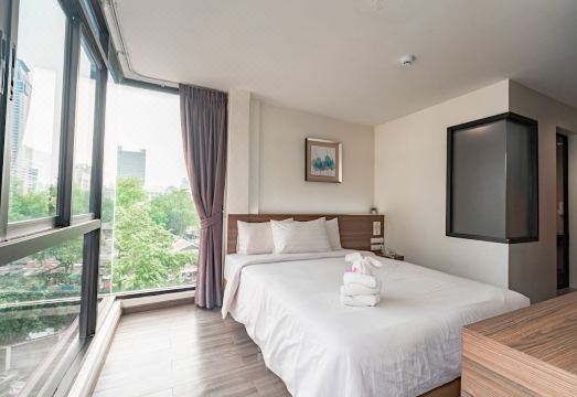 Sovereign Group Hotel 로비