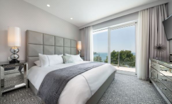 3. 로얄 팜 호텔..