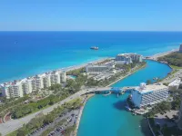 Waterstone Resort & Marina Boca Raton, Curio Collection by Hilton