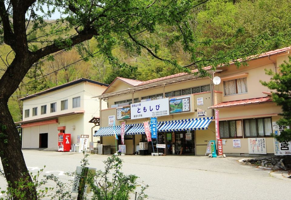 5. 게스트하우스 도..