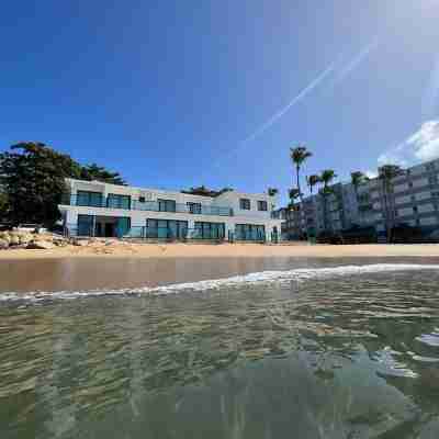 Corcega Beachfront Suites Hotel Exterior