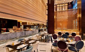 AlRayyan Hotel Doha, Curio Collection by Hilton