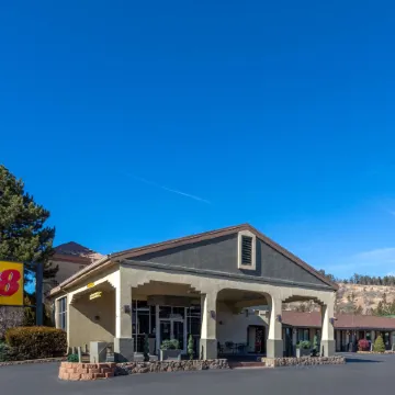 Super 8 by Wyndham Nau/Downtown Conference Center