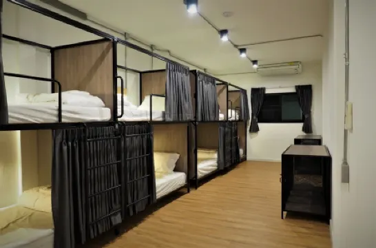 コズ アット ラチャテーウィ - ホステル