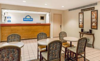 Days Inn by Wyndham West des Moines / Clive