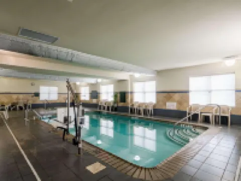 コンフォート イン & スイーツ ドーバー ニア スピードウェイ ドーバーのホテル