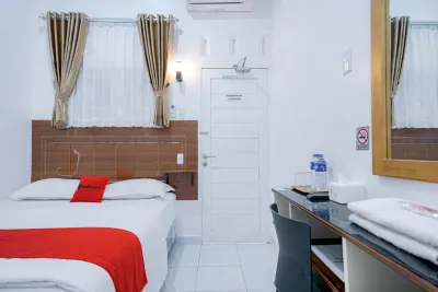 RedDoorz near Pantai Pandan Sibolga Hotel dekat Pasar Sibabangun