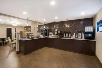Clarion Pointe Downtown - Desayuno
