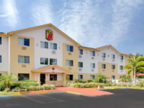 克利爾沃特-聖德彼得堡機場温德姆速8酒店 皮尼拉斯縣酒店