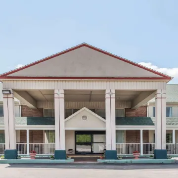 Days Inn by Wyndham Columbus IN