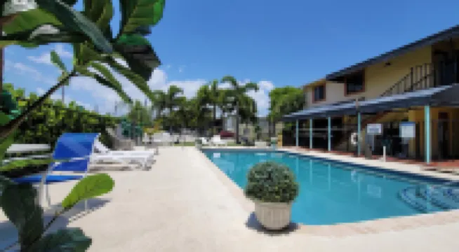 Sunny Palms Inn Hotels near Lake Worth Beach