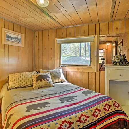 Cozy Retreat w/ Fire Pit < 1 Mi to Mille Lacs Lake