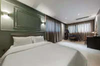 Brown Dot Hotel