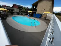 Super 8 by Wyndham Red Bluff - Pools