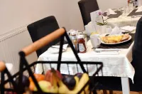 Apple Tree Place B&B Hotels near Douai Abbey