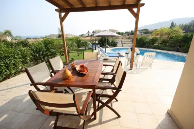 Three Bedroom Villa with Private Pool and Landscaped Garden. Hotels near Barefoot Designs