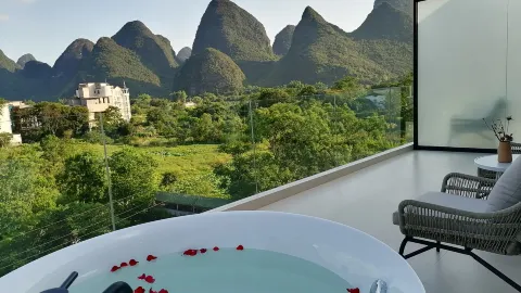 Guilin Yangshuo Couple Yuqing Luxury Homestay (Yulong River Scenic Area Jima Wharf Store) in Yangshuo