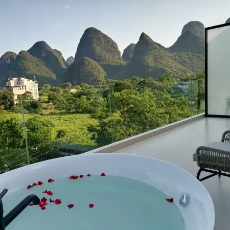 Guilin Yangshuo Couple Yuqing Luxury Homestay (Yulong River Scenic Area Jima Wharf Store)
