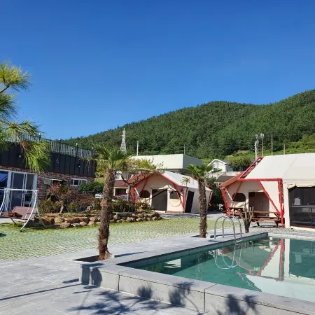 Yeosu Meari Glamping Отели рядом с достопримечательностью «Aeyangwon History Hall»