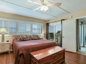 1st floor oceanfront condo with easy beach access via boardwalk.