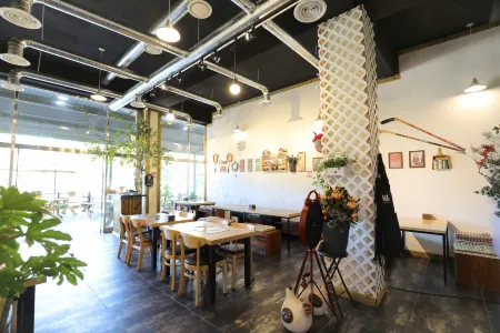 Gapyeong Ttongkkodeuruisuda Pension Отели рядом с достопримечательностью «Garden of Morning Calm»