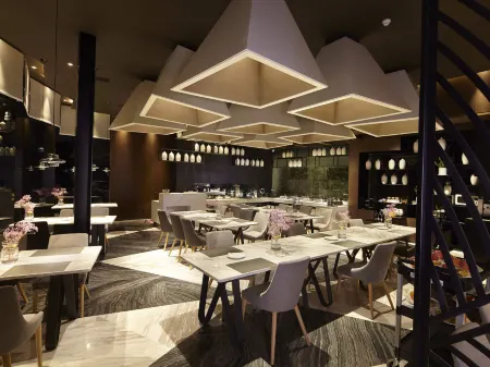 Mercure Hotel (Yangzhou Dongguan Street) Отели рядом с достопримечательностью «The Shi Kefa Museum»