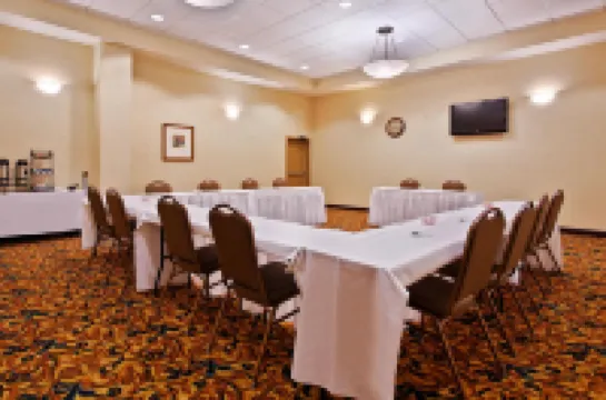 Country Inn & Suites by Radisson, Wilson, NC