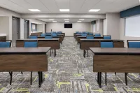 Hampton Inn Cleveland-Airport/Tiedeman Rd - parking